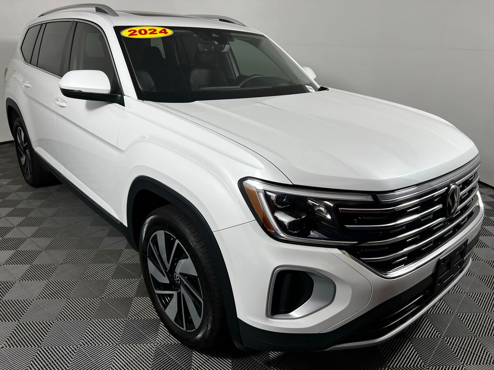 Thumbnail: 2024 Volkswagen Atlas - 3