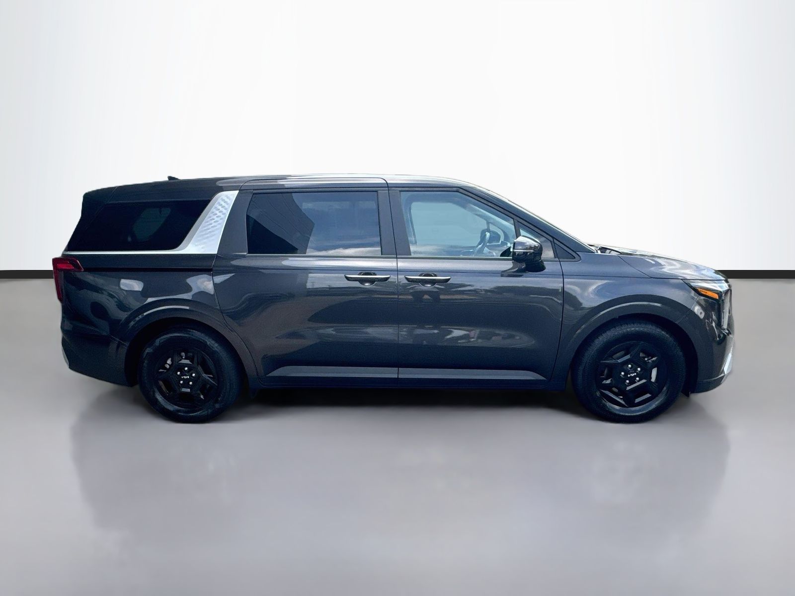 Used 2025 Gray Kia LXS image 8