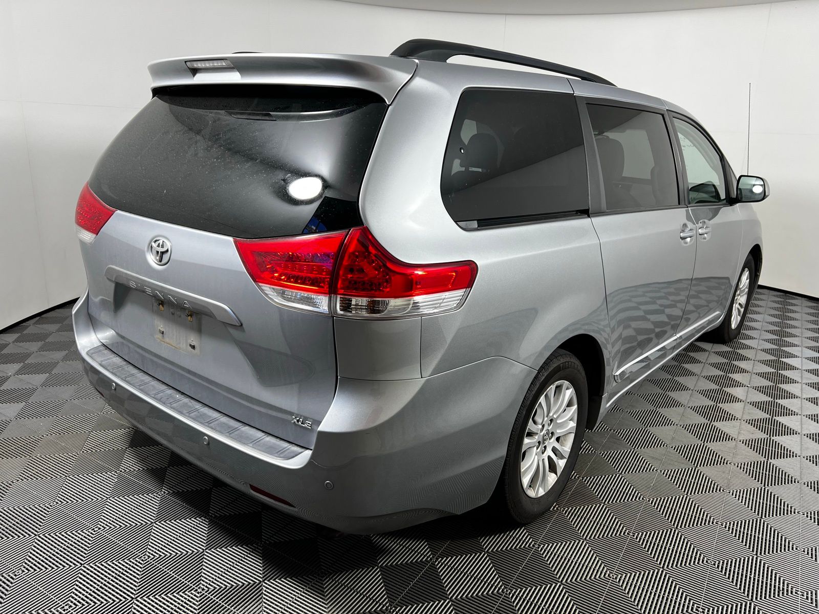 Thumbnail: 2014 Toyota Sienna - 5