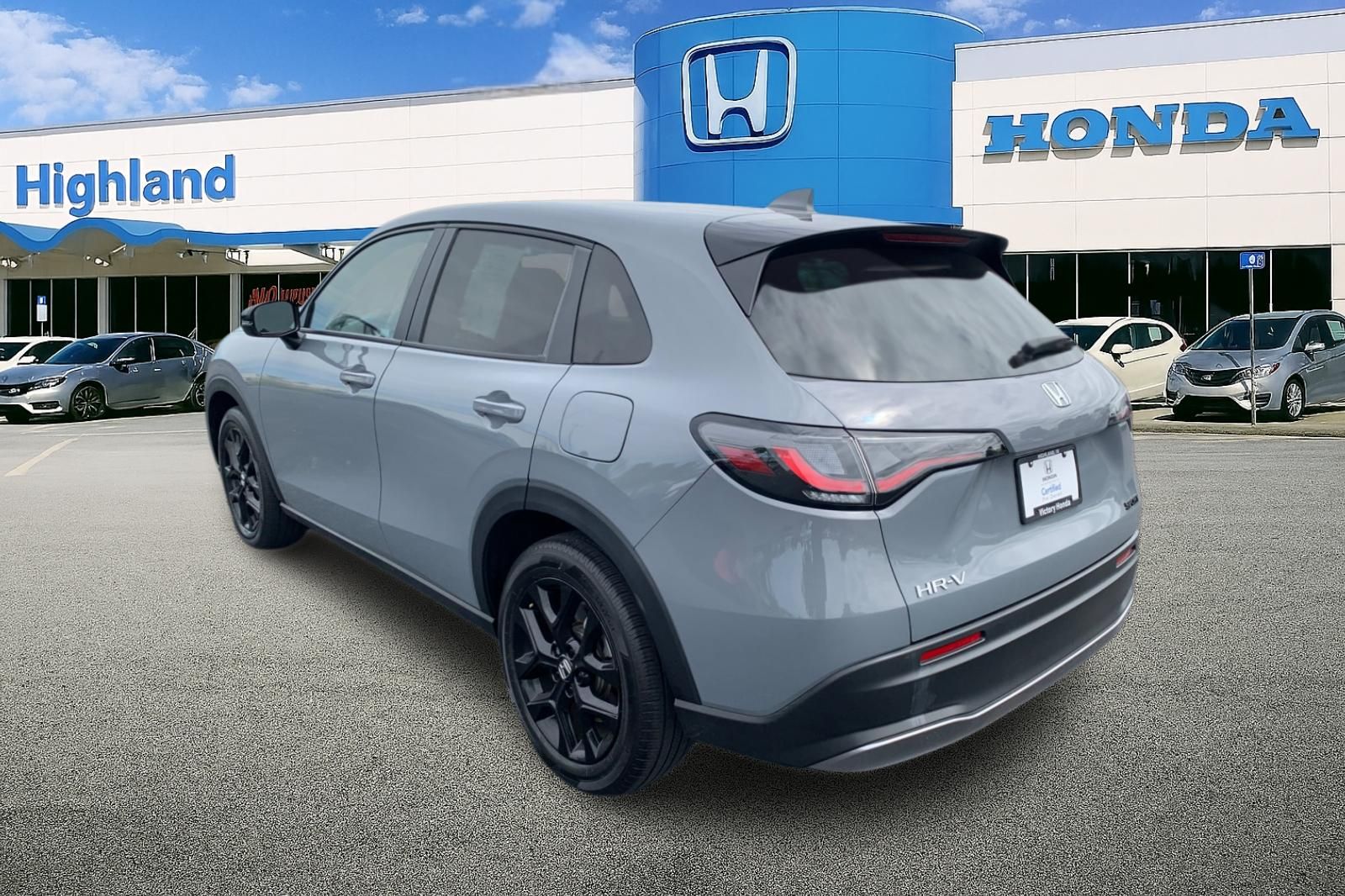 View vehicle photo 3