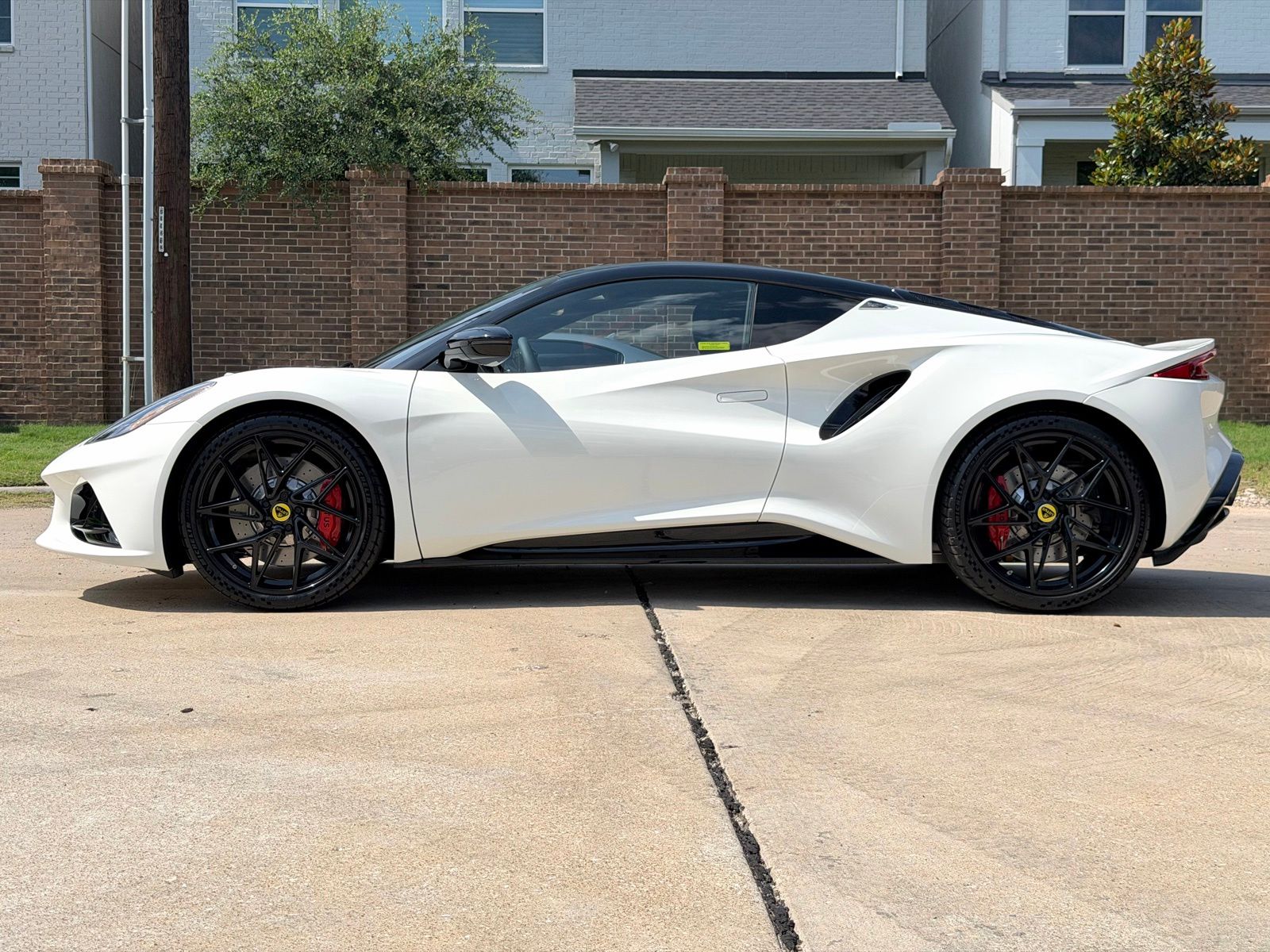 2026 Lotus Emira - Photo 9