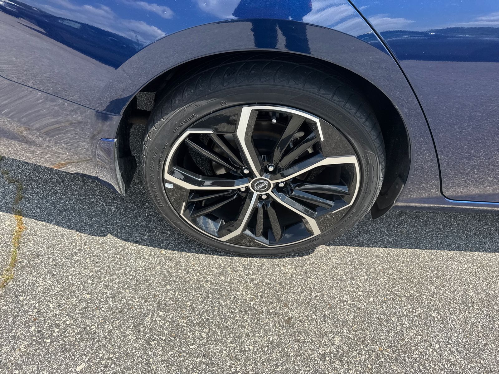 Used 2023 Blue Nissan 2.5 SR image 17