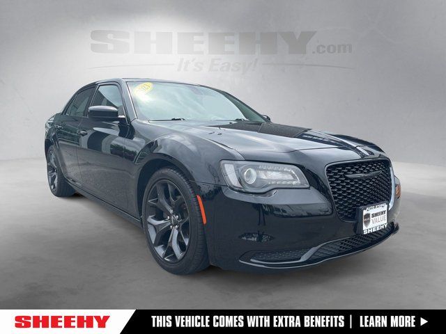 2021 Chrysler 300 Touring's photo