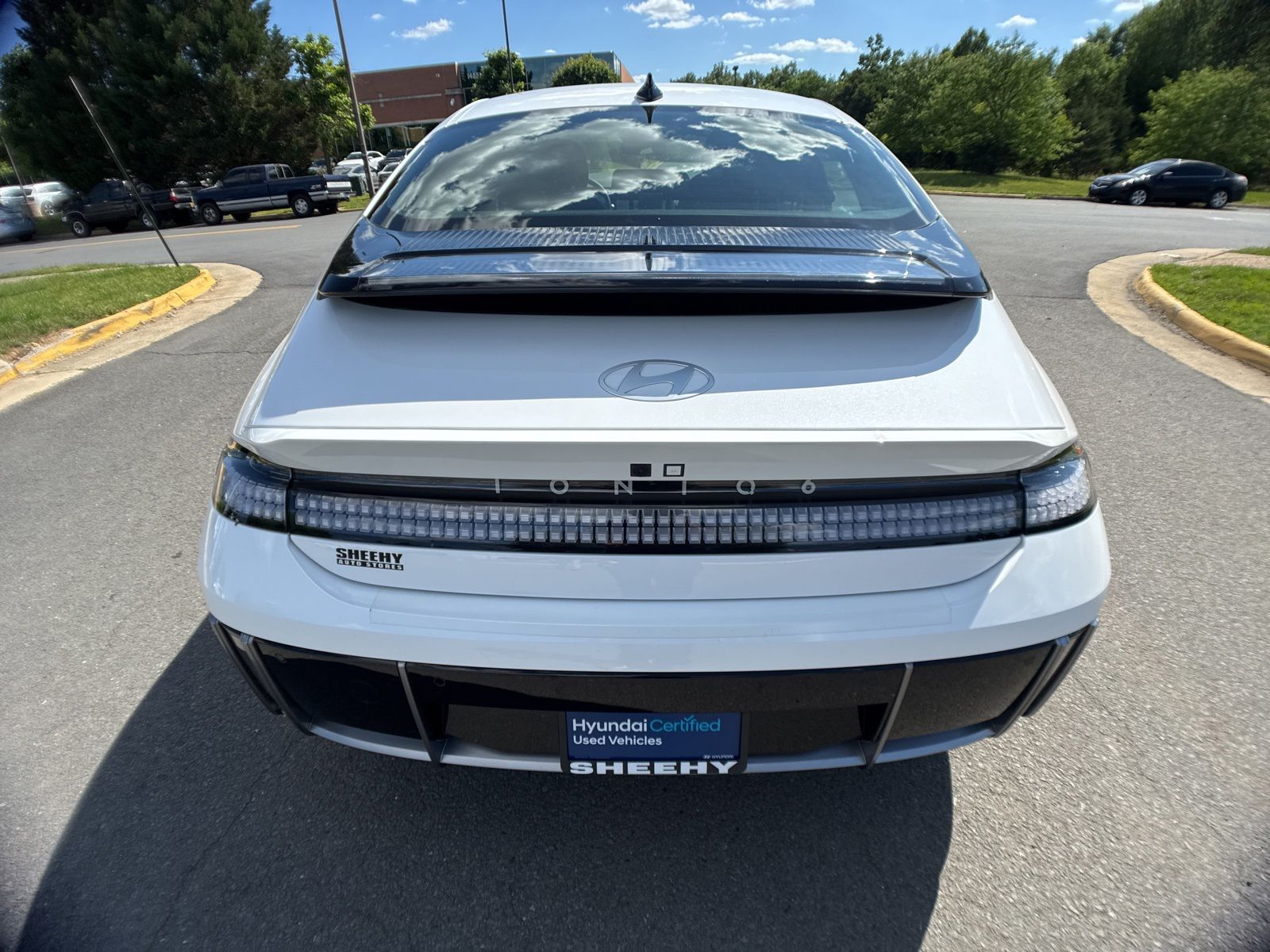 Used 2024 White Hyundai SEL image 5