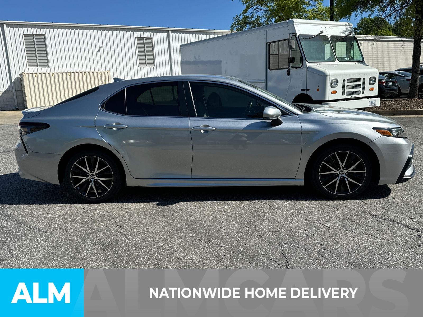 2023 Toyota Camry SE photo 4