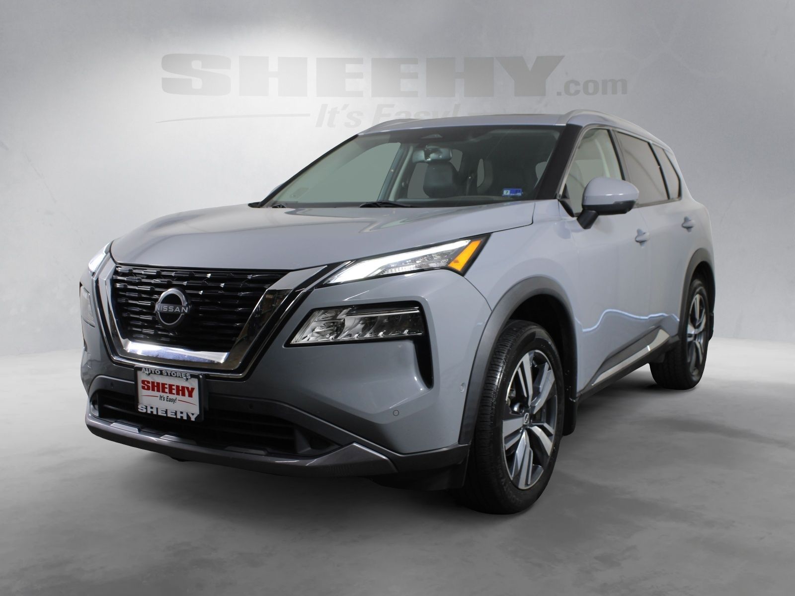 Used 2023 Gray Nissan SL image 7