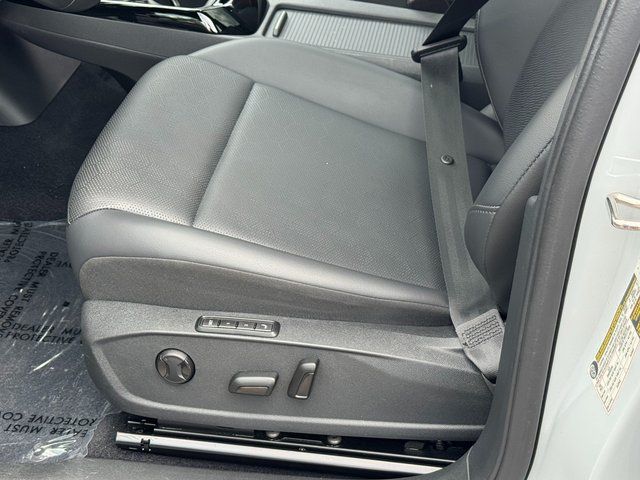 Used 2022 White Volkswagen Pro S image 35
