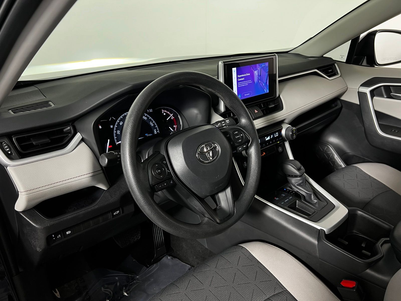 Thumbnail: 2025 Toyota RAV4 - 12