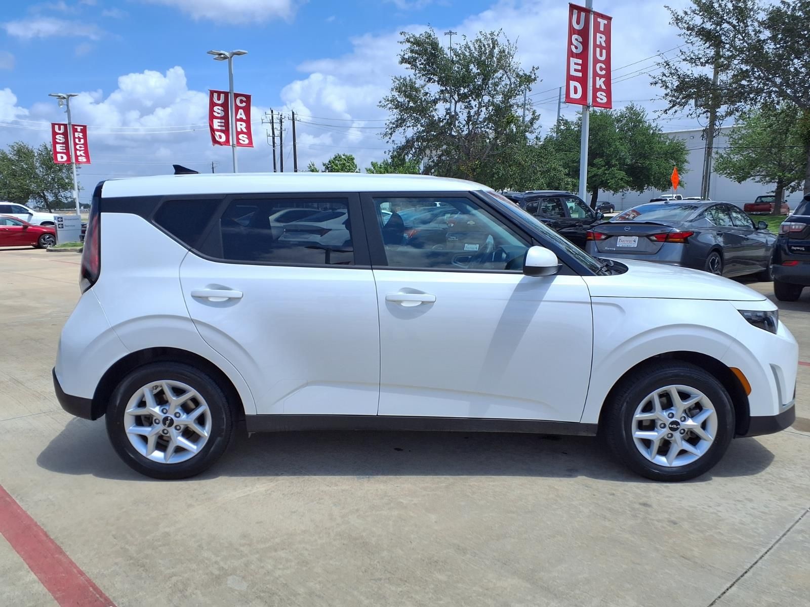 2025 Kia Soul LX White at Community Kia