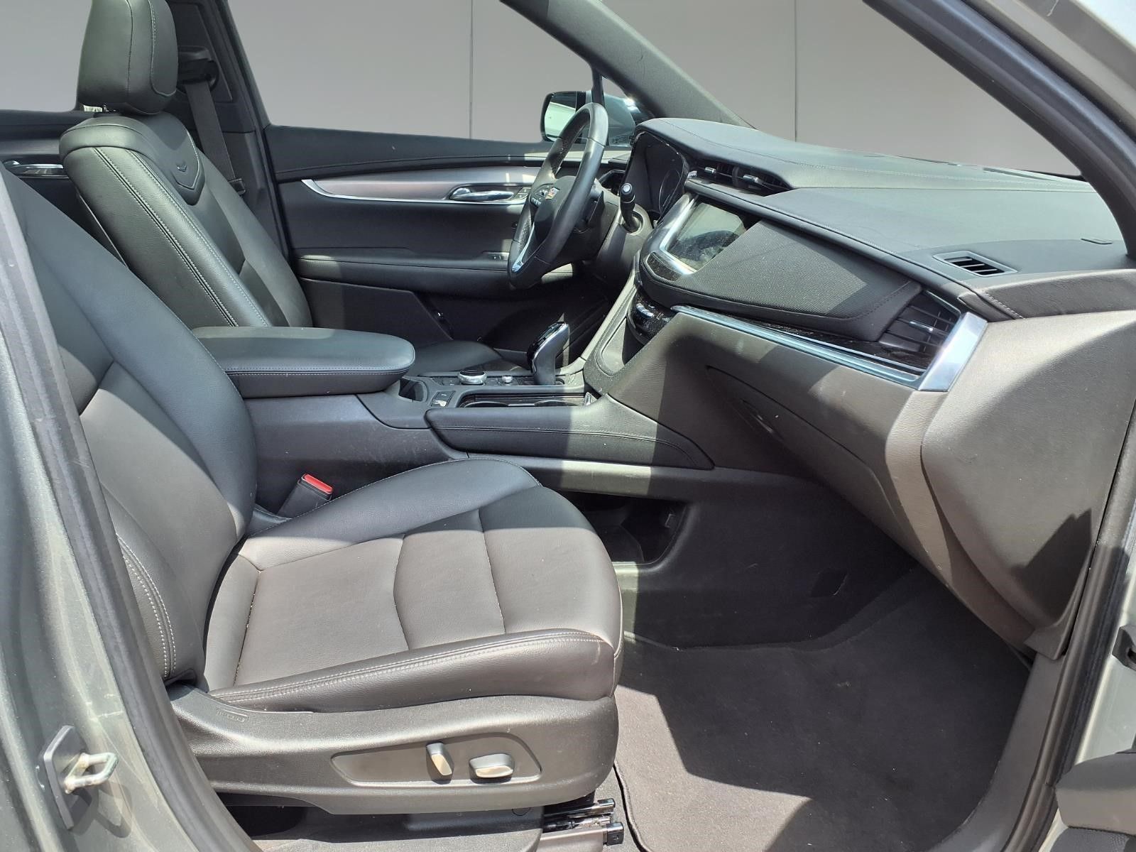 2023 Cadillac XT6 Luxury Silver at Tom Peacock Cadillac