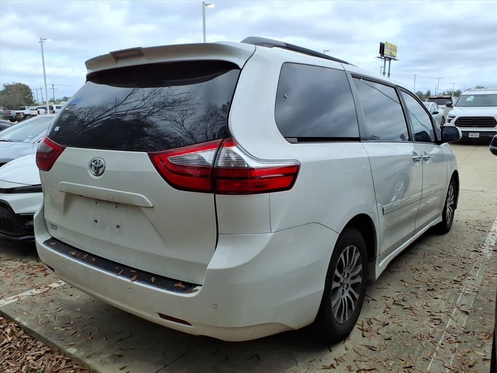 2020 Toyota Sienna XLE White at Community Toyota