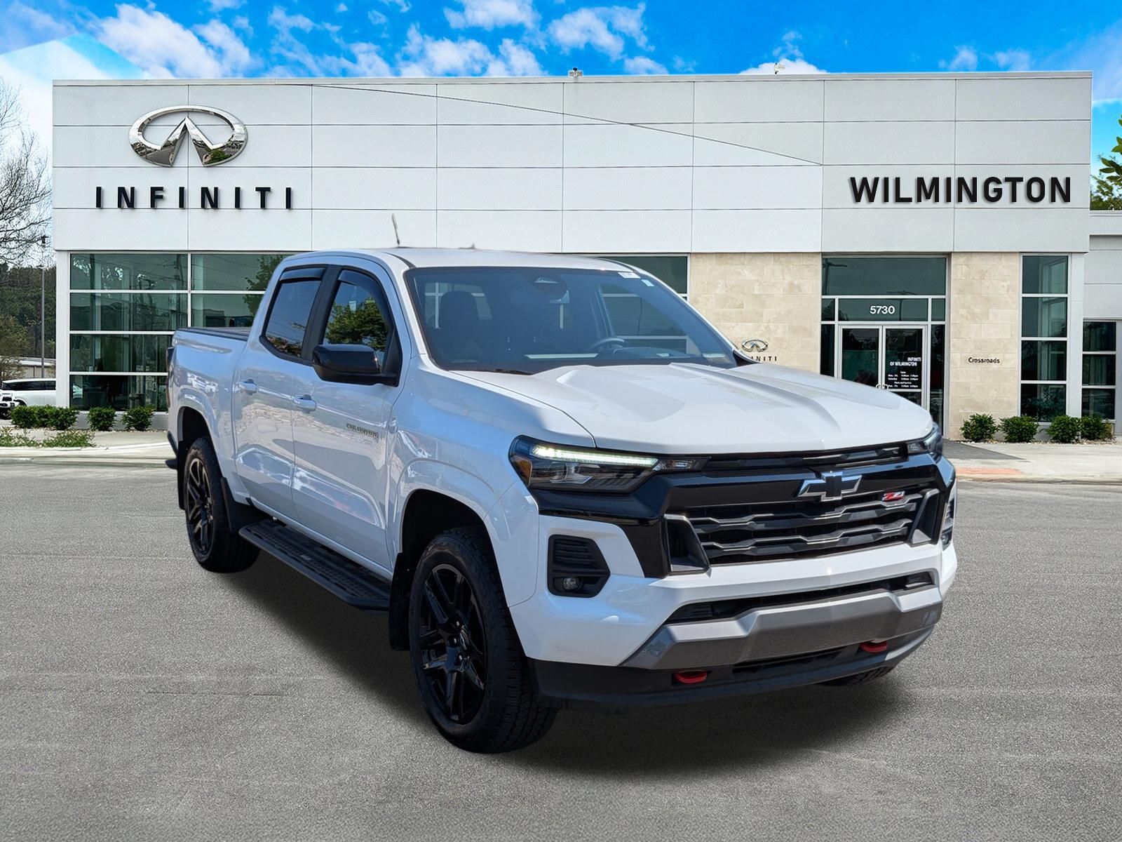 Summit White 2025 Chevrolet Colorado Pickup Truck Four-Wheel Drive 8-Speed Automatic