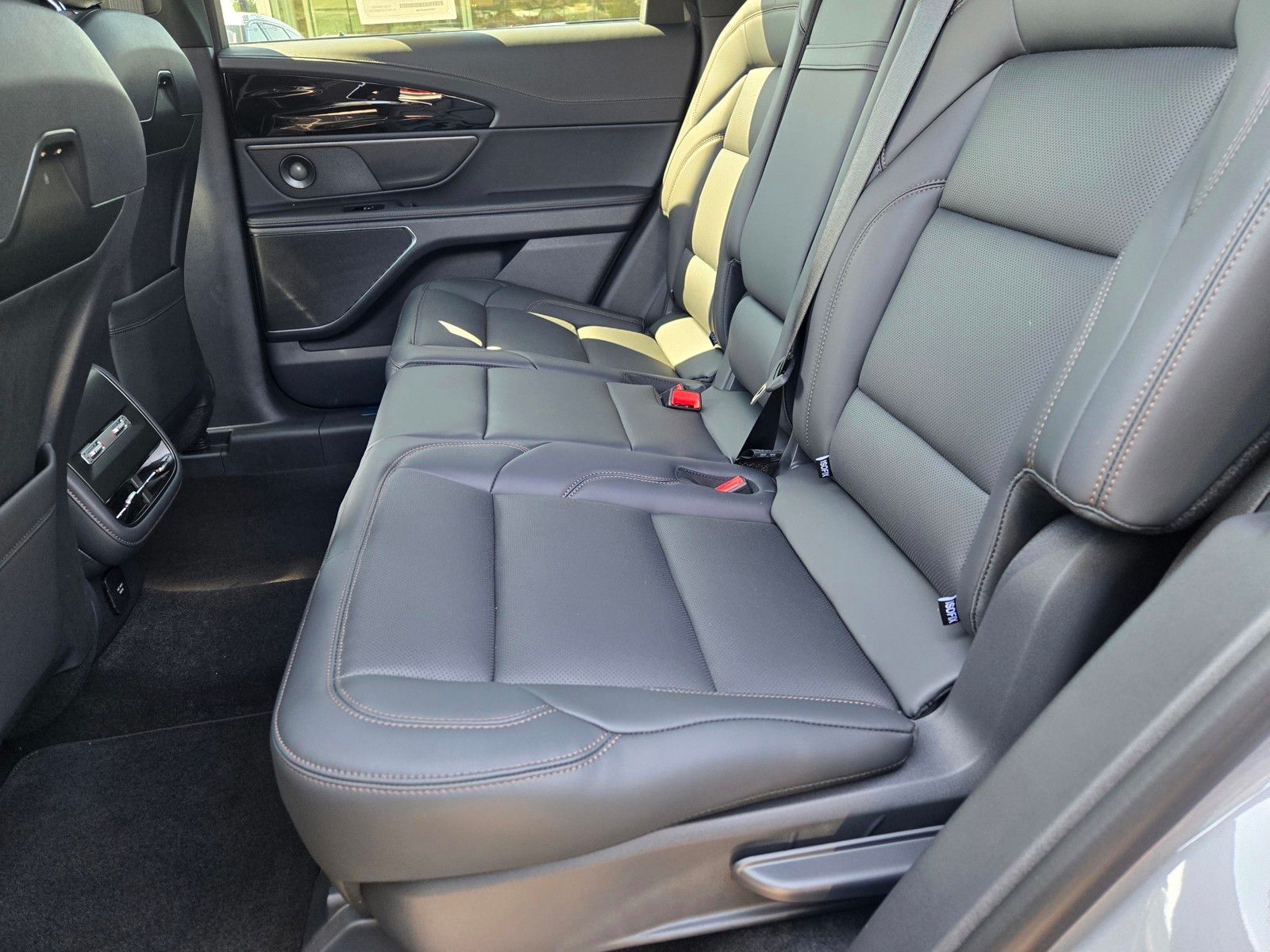 New 2025 Gray Lincoln Premiere image 7