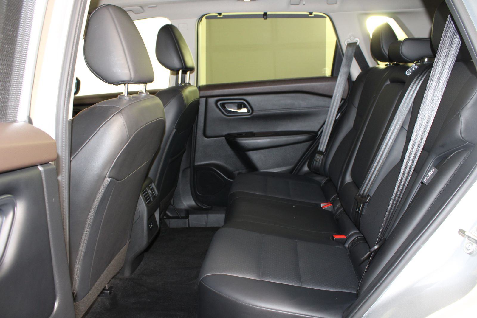 Used 2023 Silver Nissan SV image 16