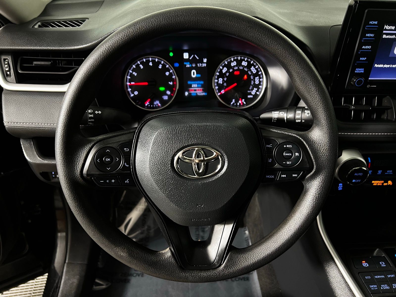 Thumbnail: 2022 Toyota RAV4 - 15