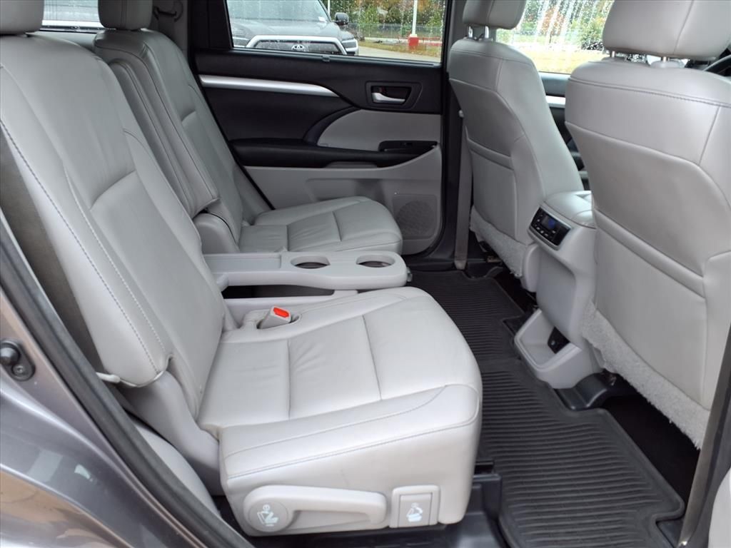 2015 Toyota Highlander XLE V6 Gray at Gullo Toyota