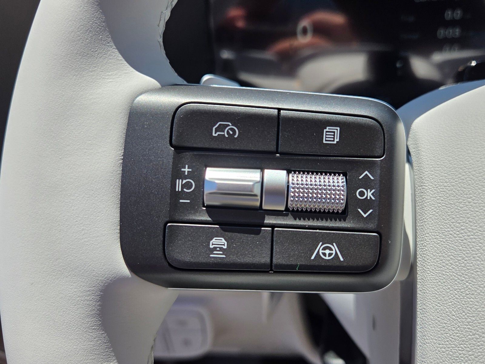 New 2026 Silver HYUNDAI SEL image 26