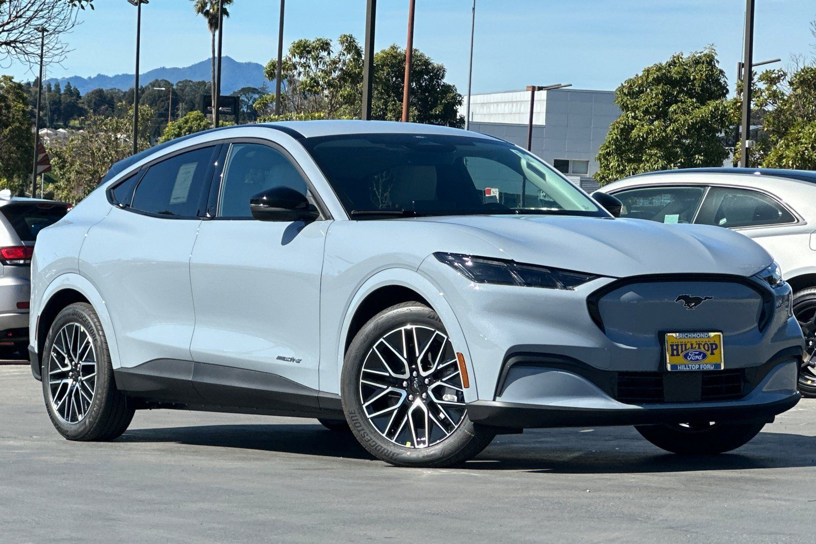 View vehicle photo 2