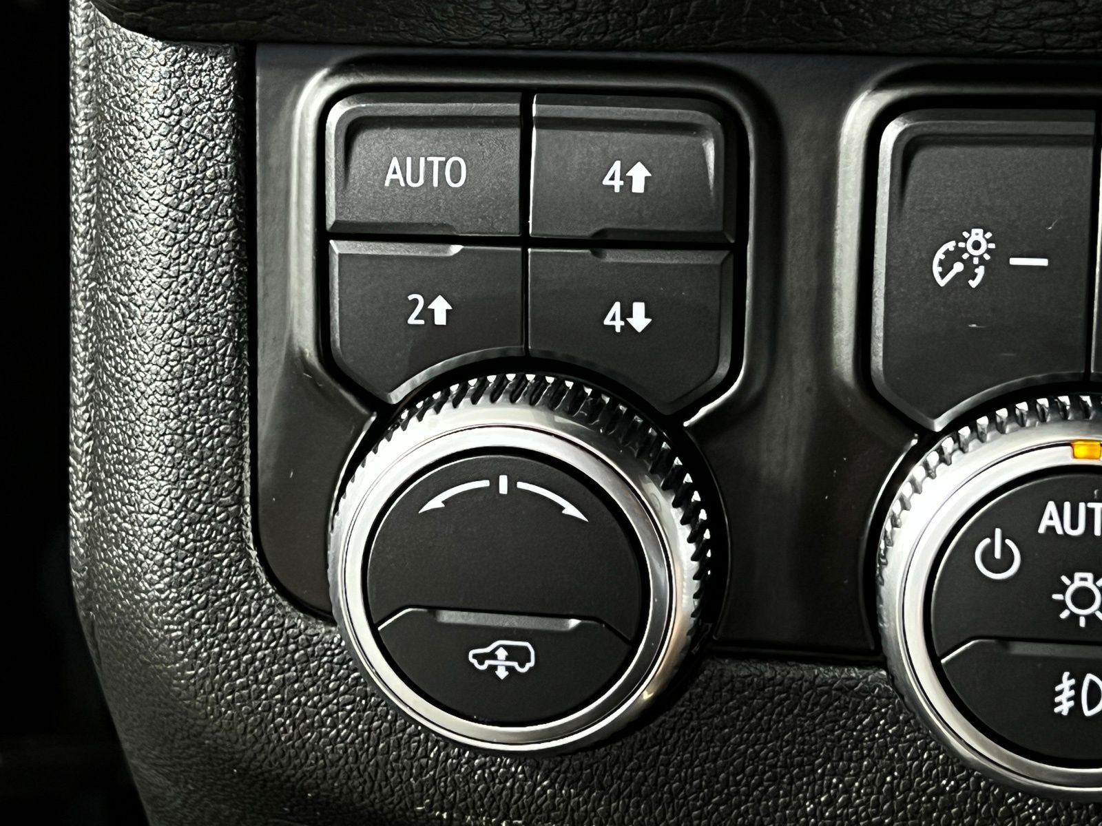 2021 GMC Yukon Denali 23