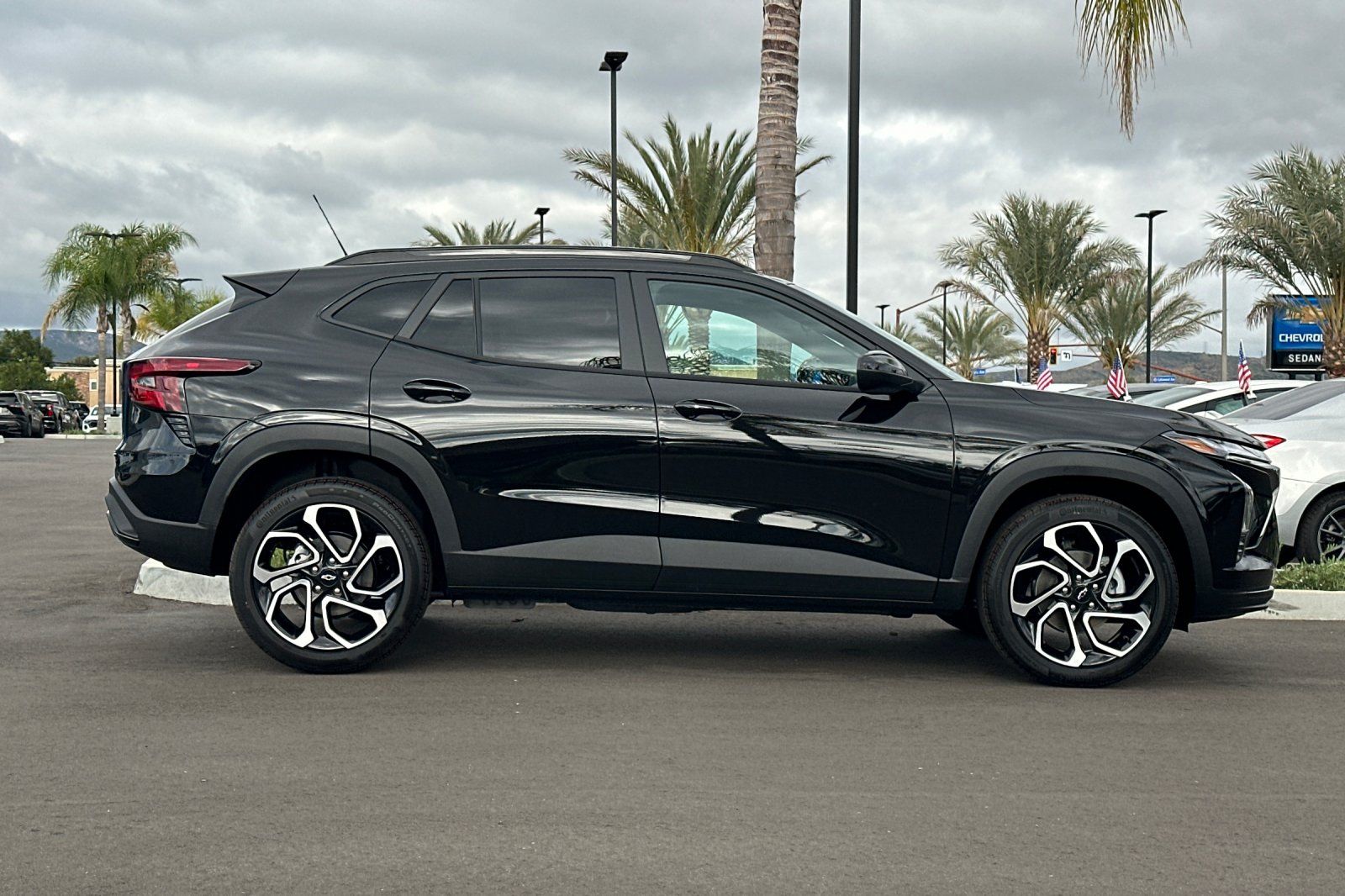 View vehicle photo 3