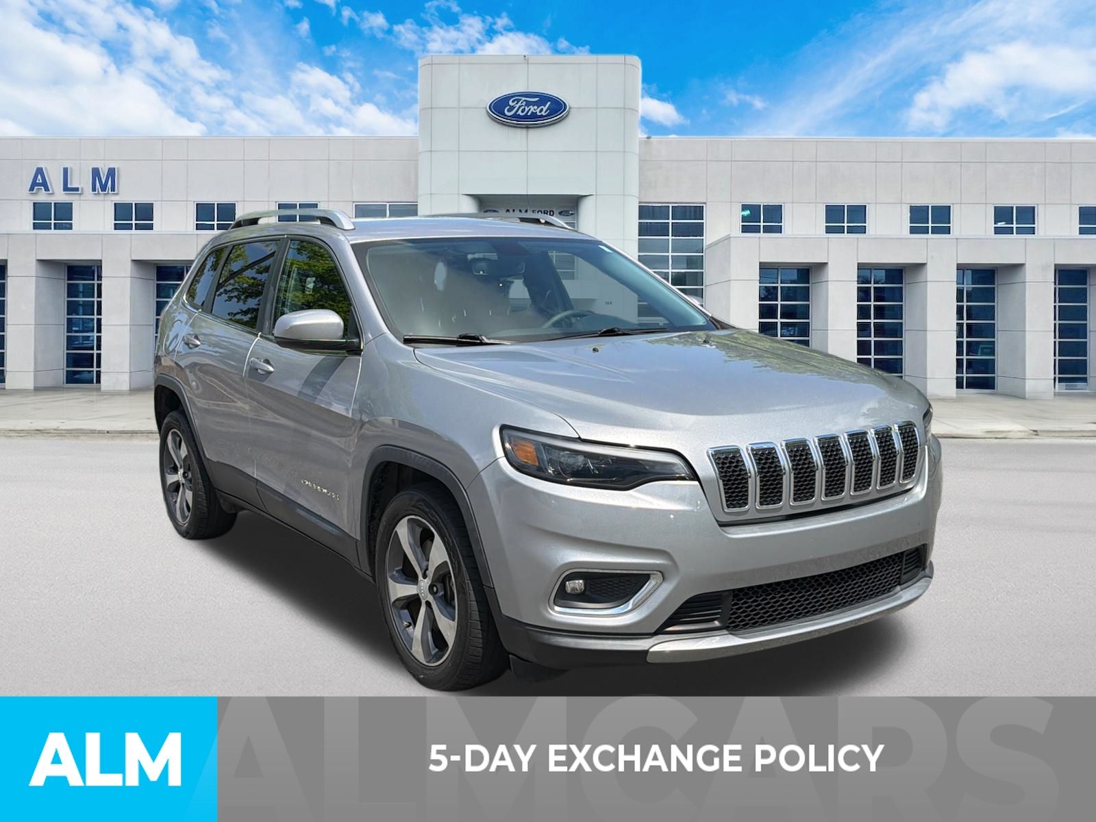 Used 2019 Silver Jeep Limited image 3
