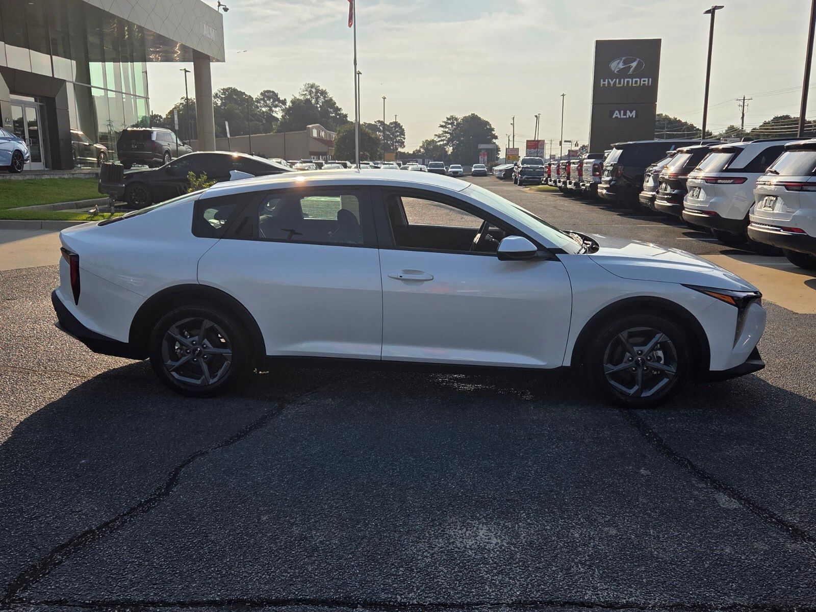 Used 2025 White Kia LXS image 14