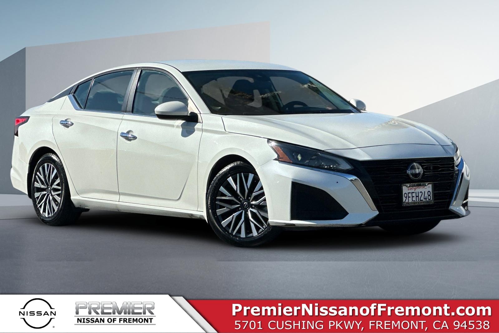 Pearl White Tricoat 2023 Nissan Altima Sedan Front-Wheel Drive Continuously Variable Transmission