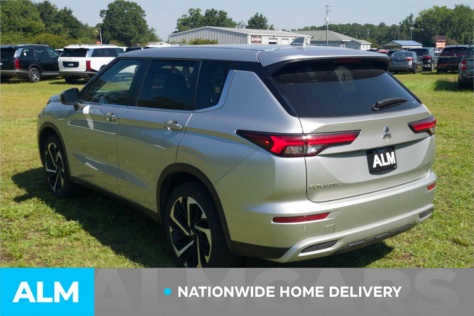 Used 2024  Mitsubishi SE image 5