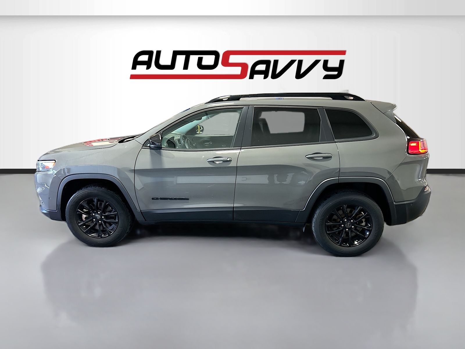 Used 2023 Gray Jeep Altitude image 4