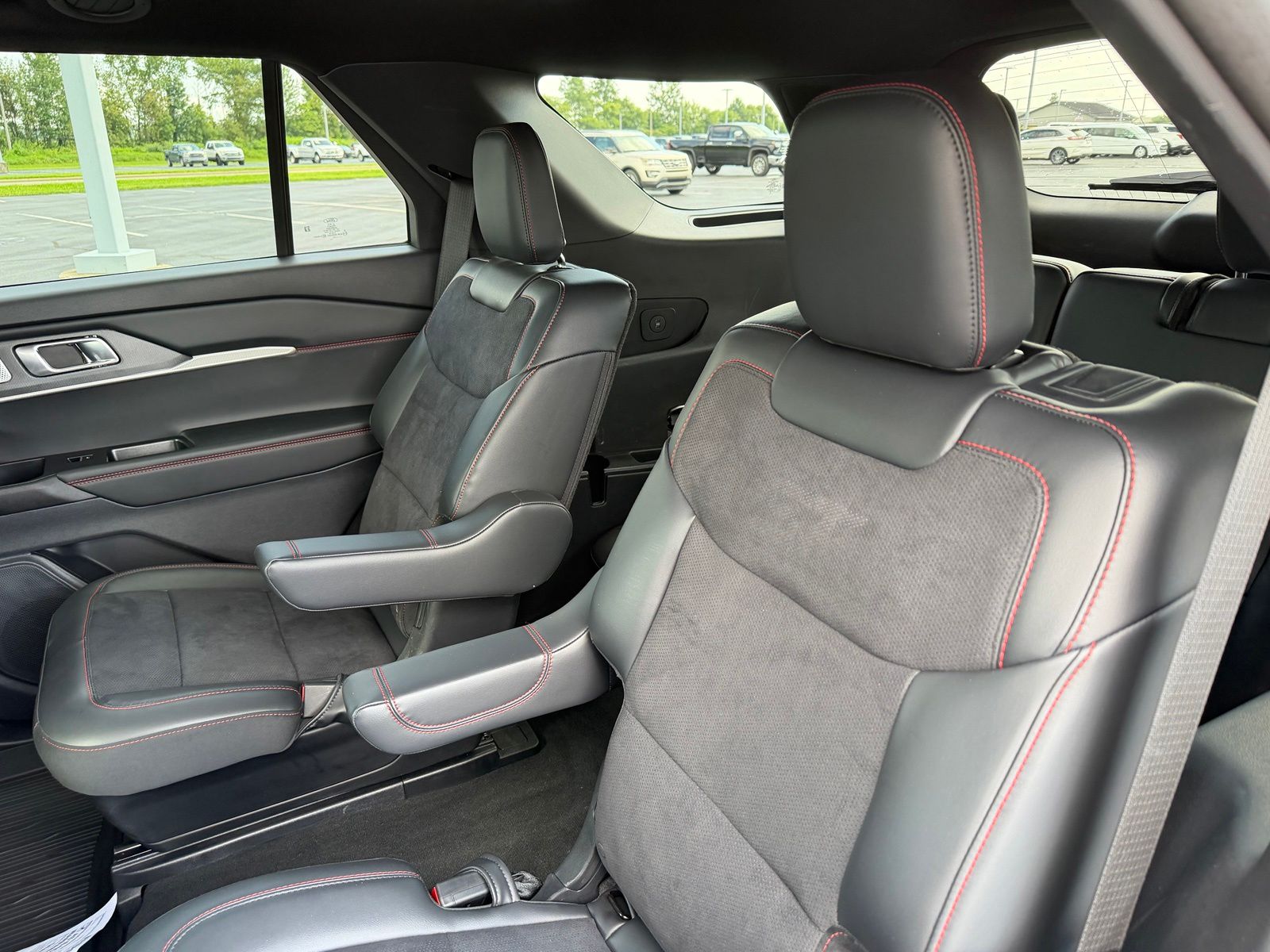 2025 Ford Explorer image 14