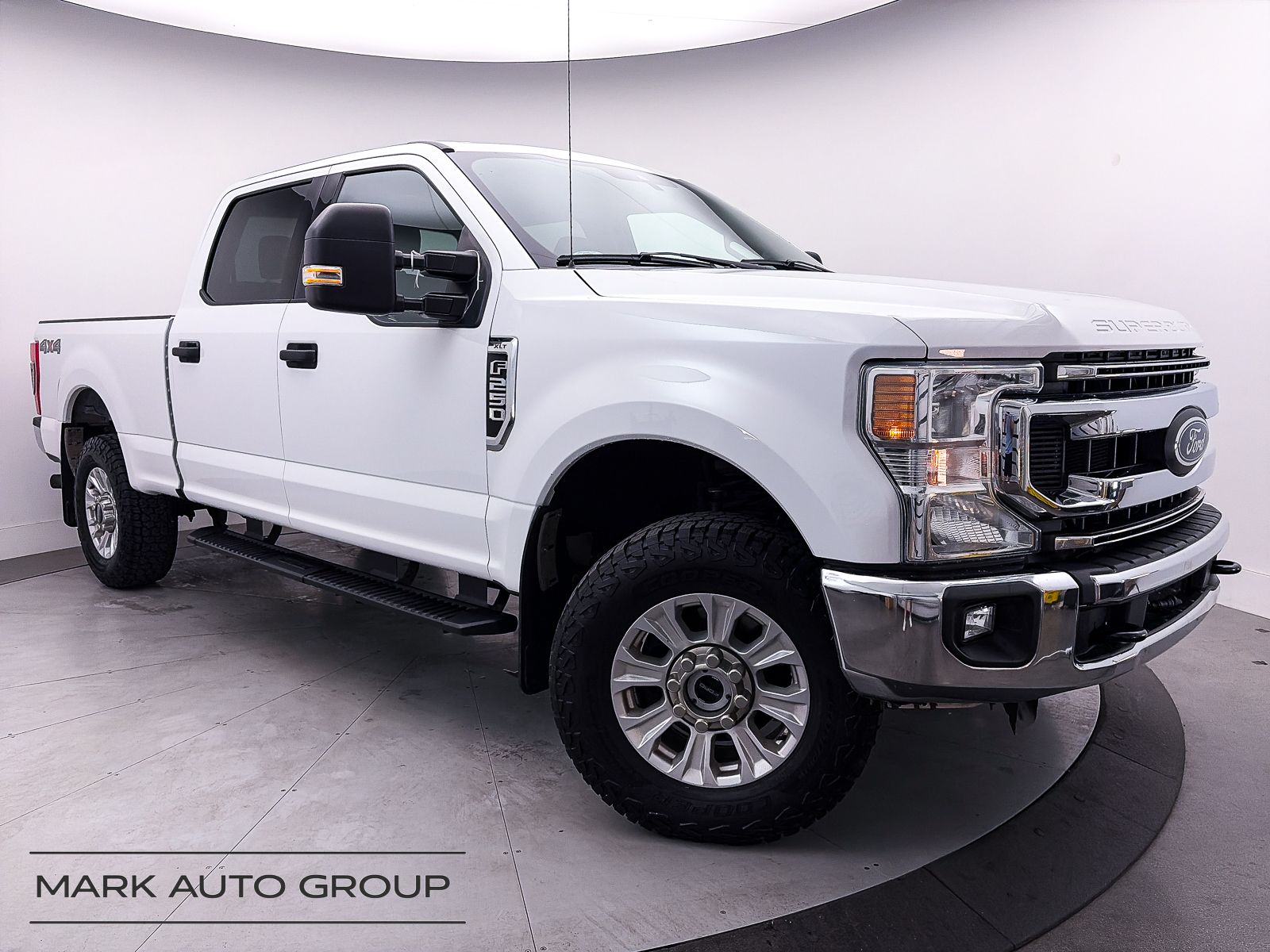 White 2021 Ford F-250 Super Duty XLT Crew Cab 4WD Pickup Truck Four-Wheel Drive 6-Speed Automatic