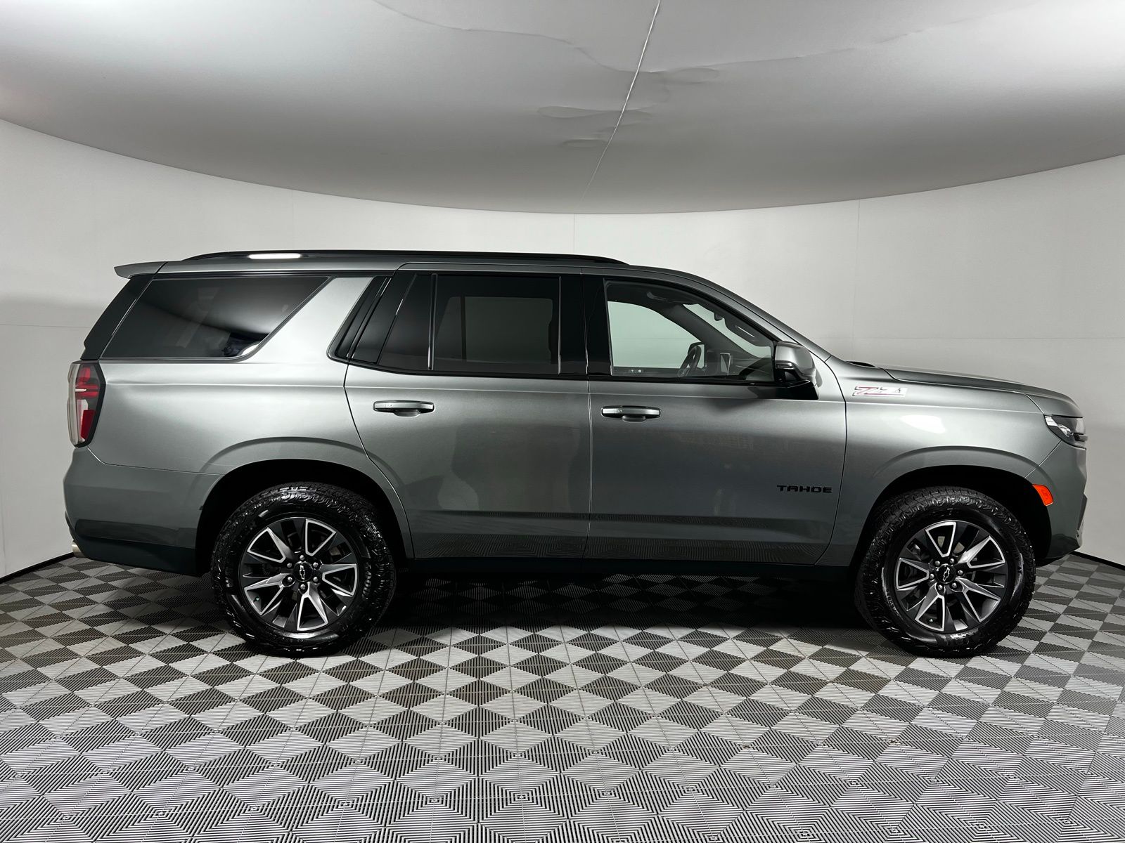 Thumbnail: 2023 Chevrolet Tahoe - 4