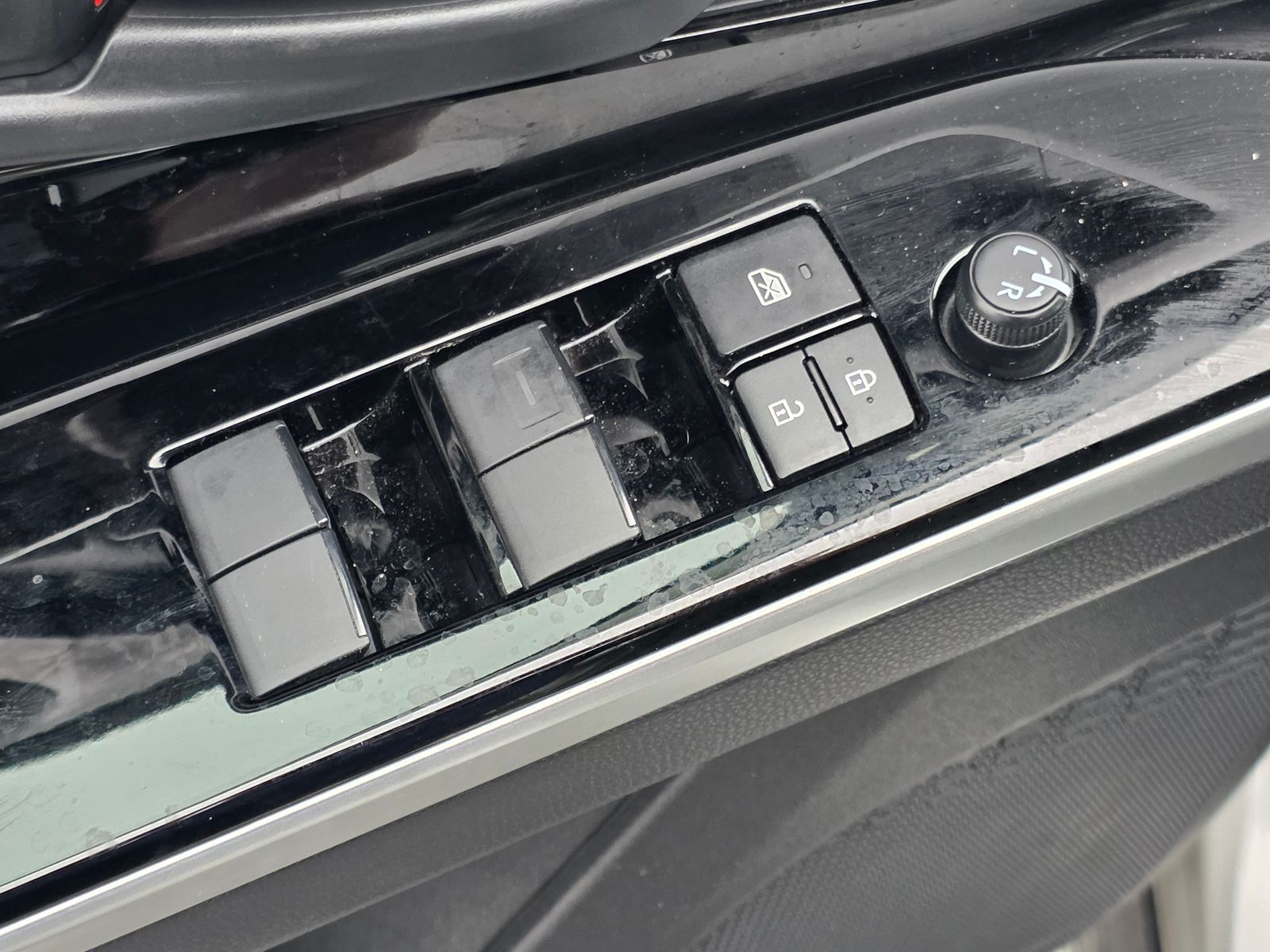 Used 2025 Silver Toyota XLE image 33
