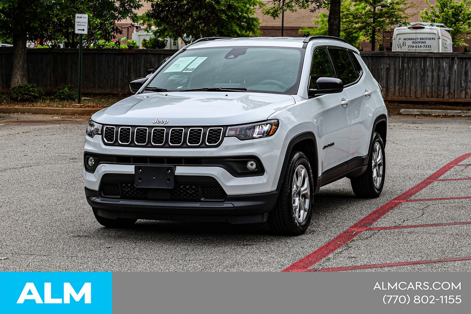 Used 2025 White Jeep Latitude image 3