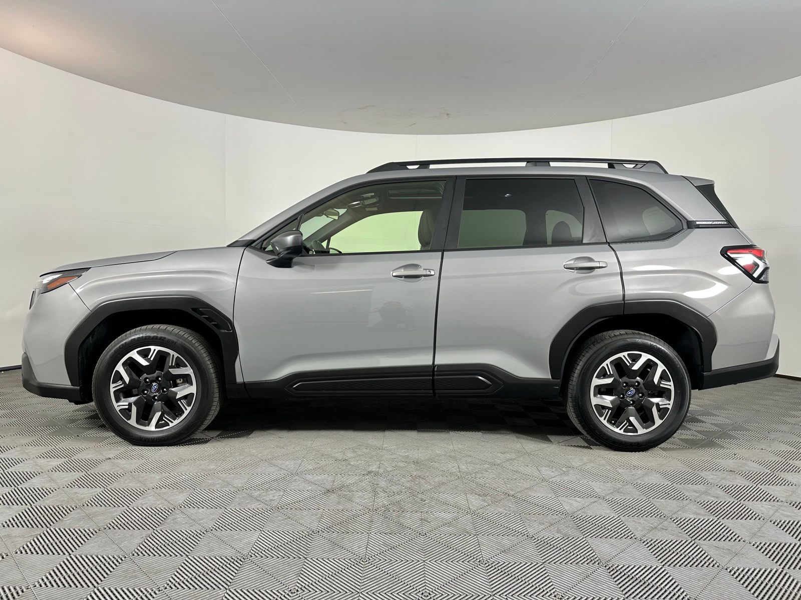 2025 Subaru Forester Premium - Photo 18