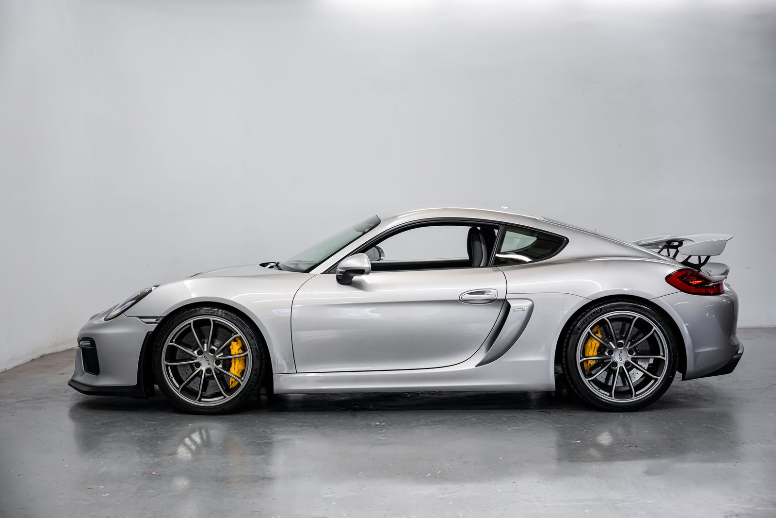 2016 Porsche Cayman GT4 — photo 7