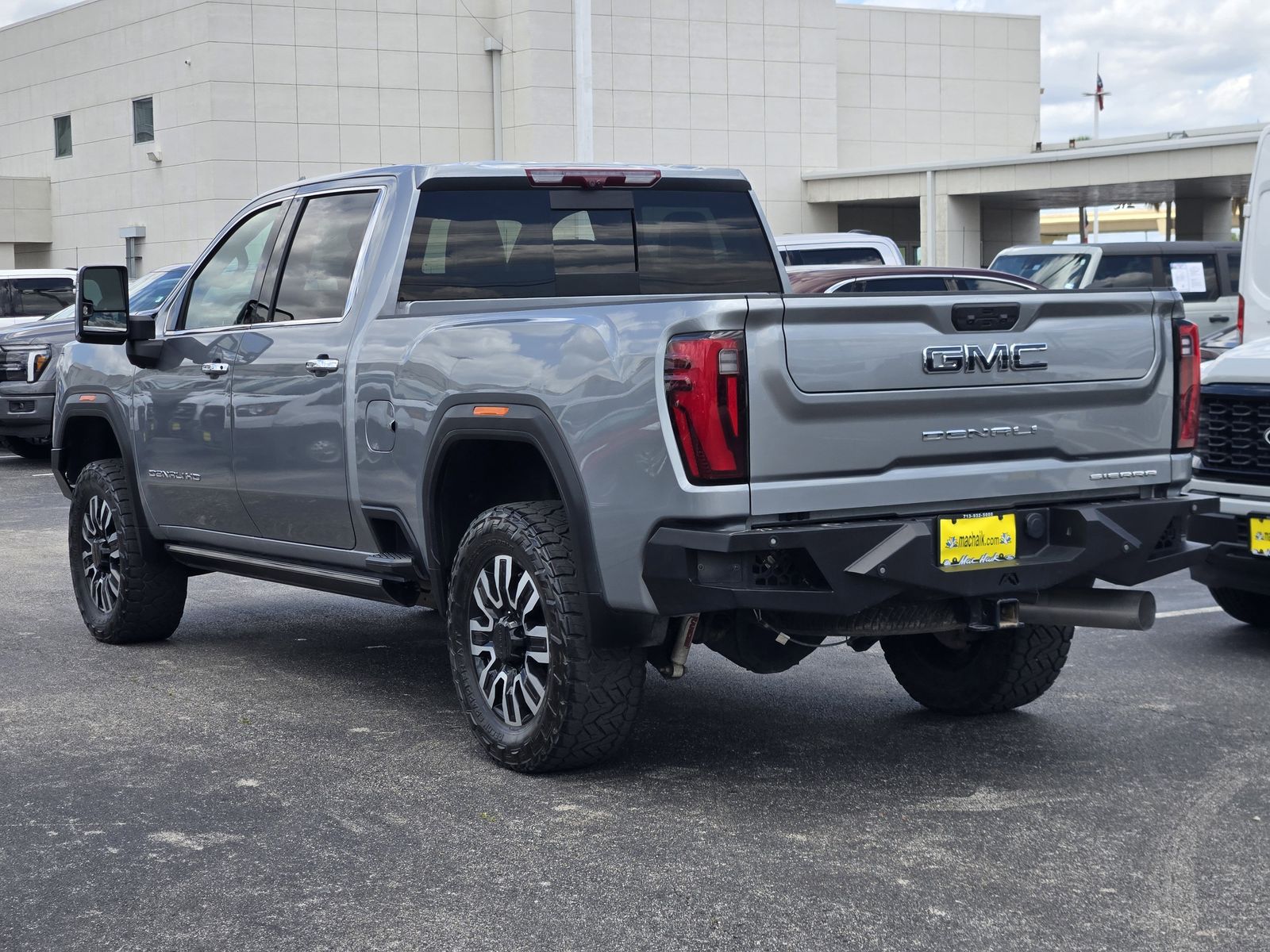 View vehicle photo 6