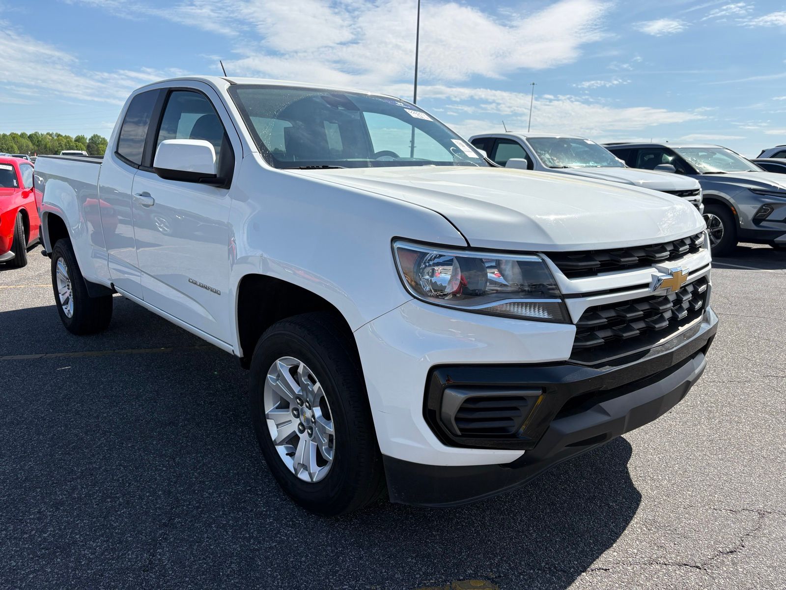 Summit White 2022 Chevrolet Colorado LT Extended Cab RWD Pickup Truck 4X2 6-Speed Automatic