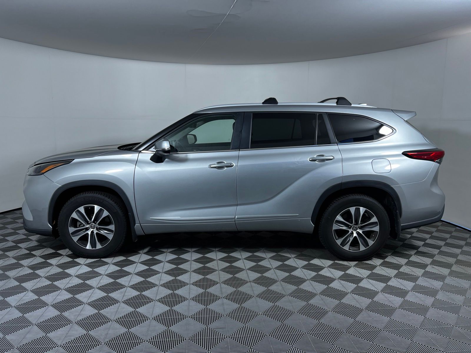 Thumbnail: 2023 Toyota Highlander - 8