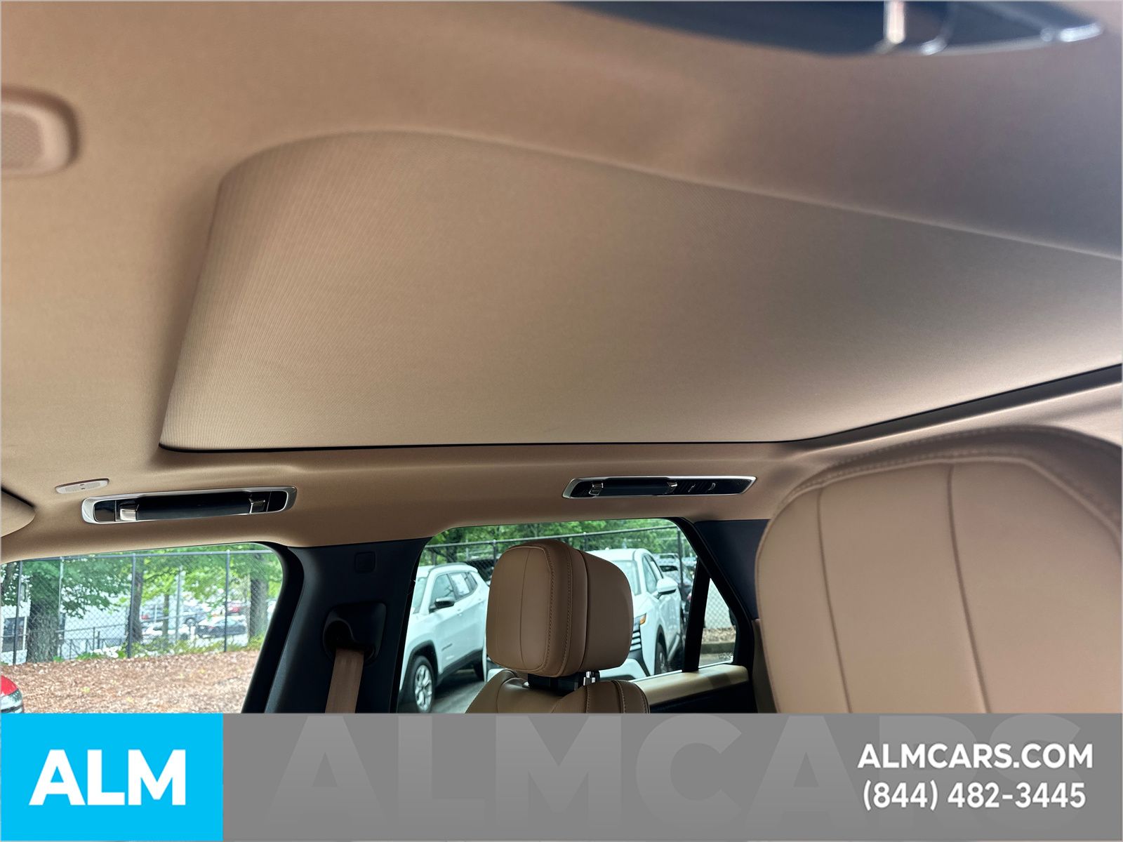 Used 2023 White Land Rover SE image 38