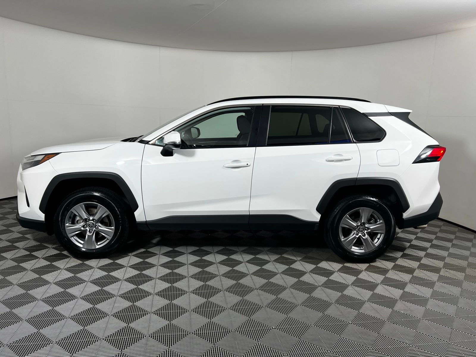 Thumbnail: 2024 Toyota RAV4 - 8