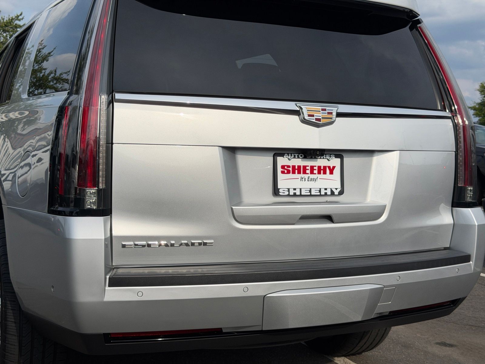 Used 2017 Radiant Silver Metallic Cadillac Luxury image 15
