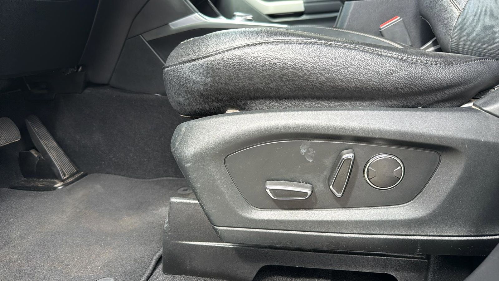 Used Car 2020 Ford Explorer  Limited For Sale Under $25,000 In Austin, Texas