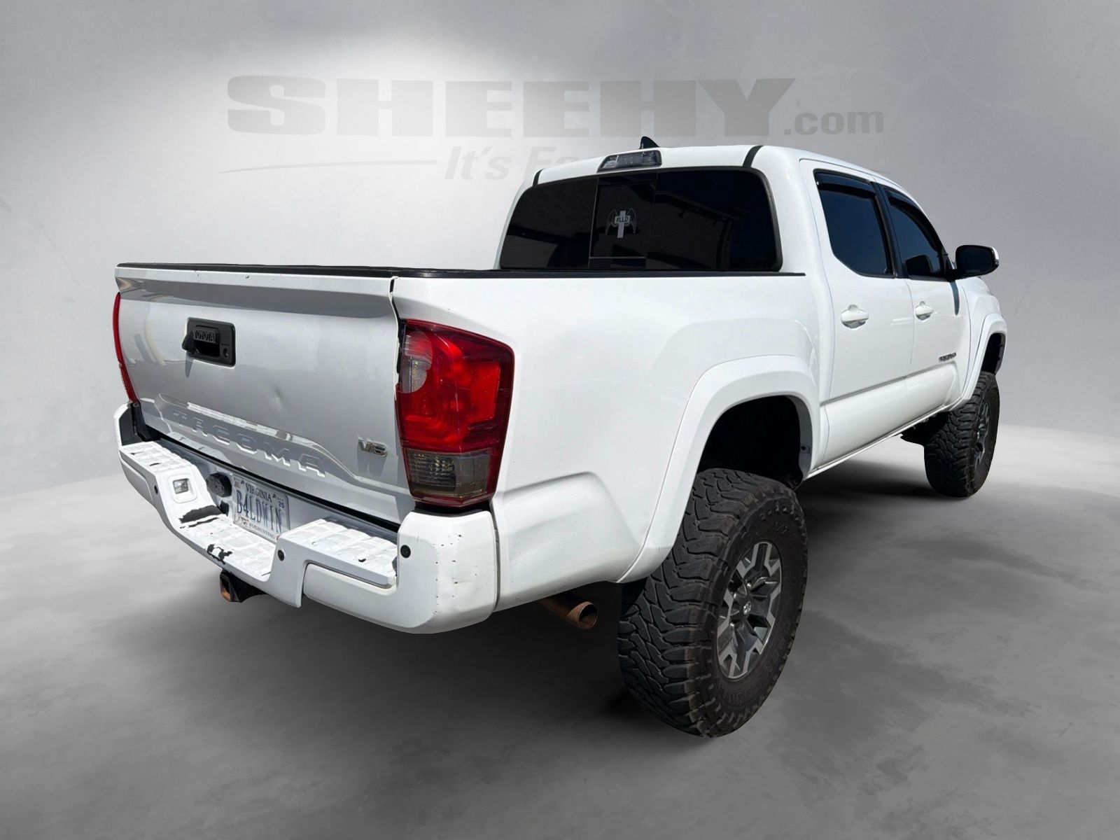 Used 2017 Super White Toyota TRD Off-Road image 13