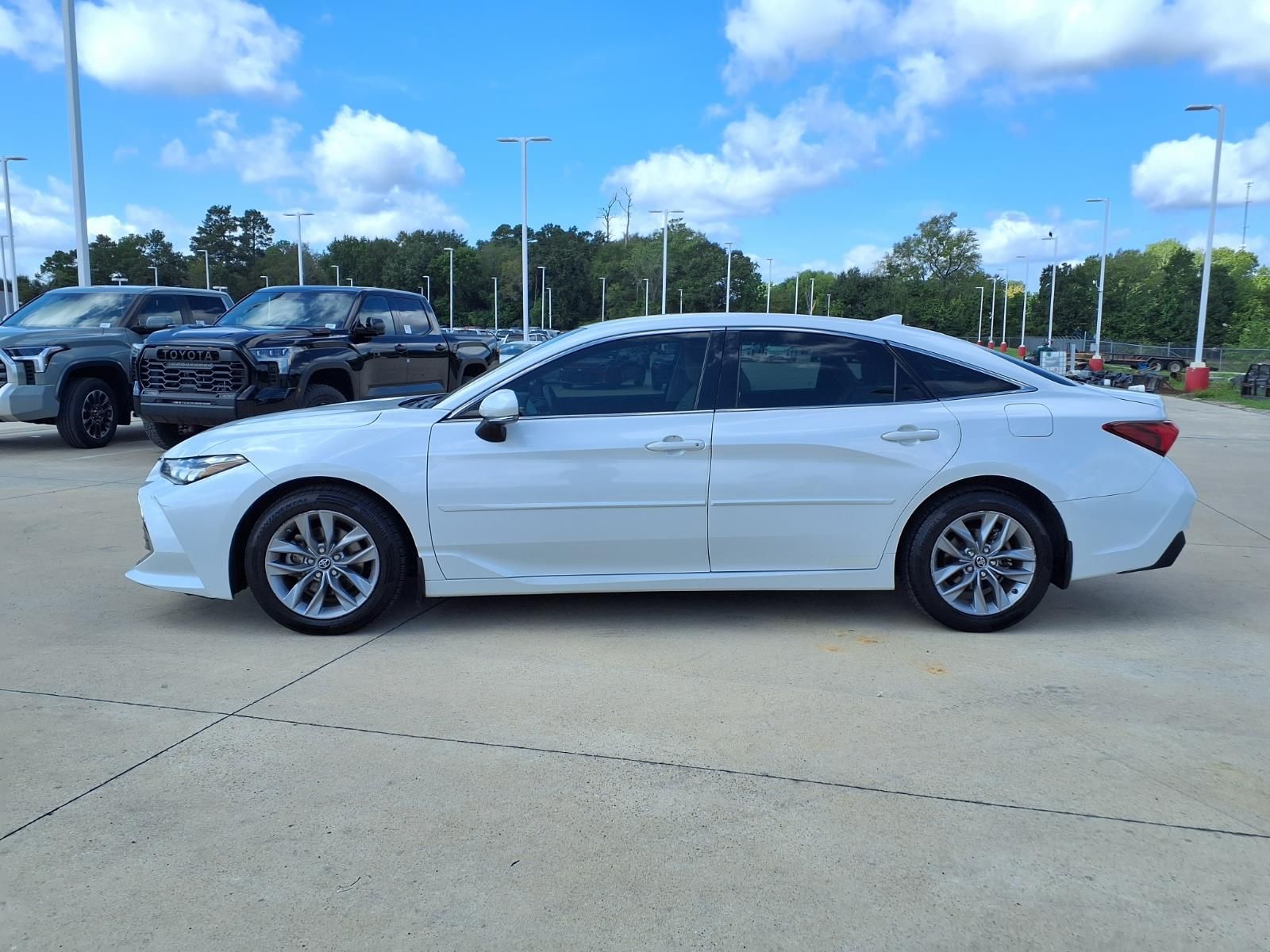 2019 Toyota Avalon XLE Beige at Community Toyota