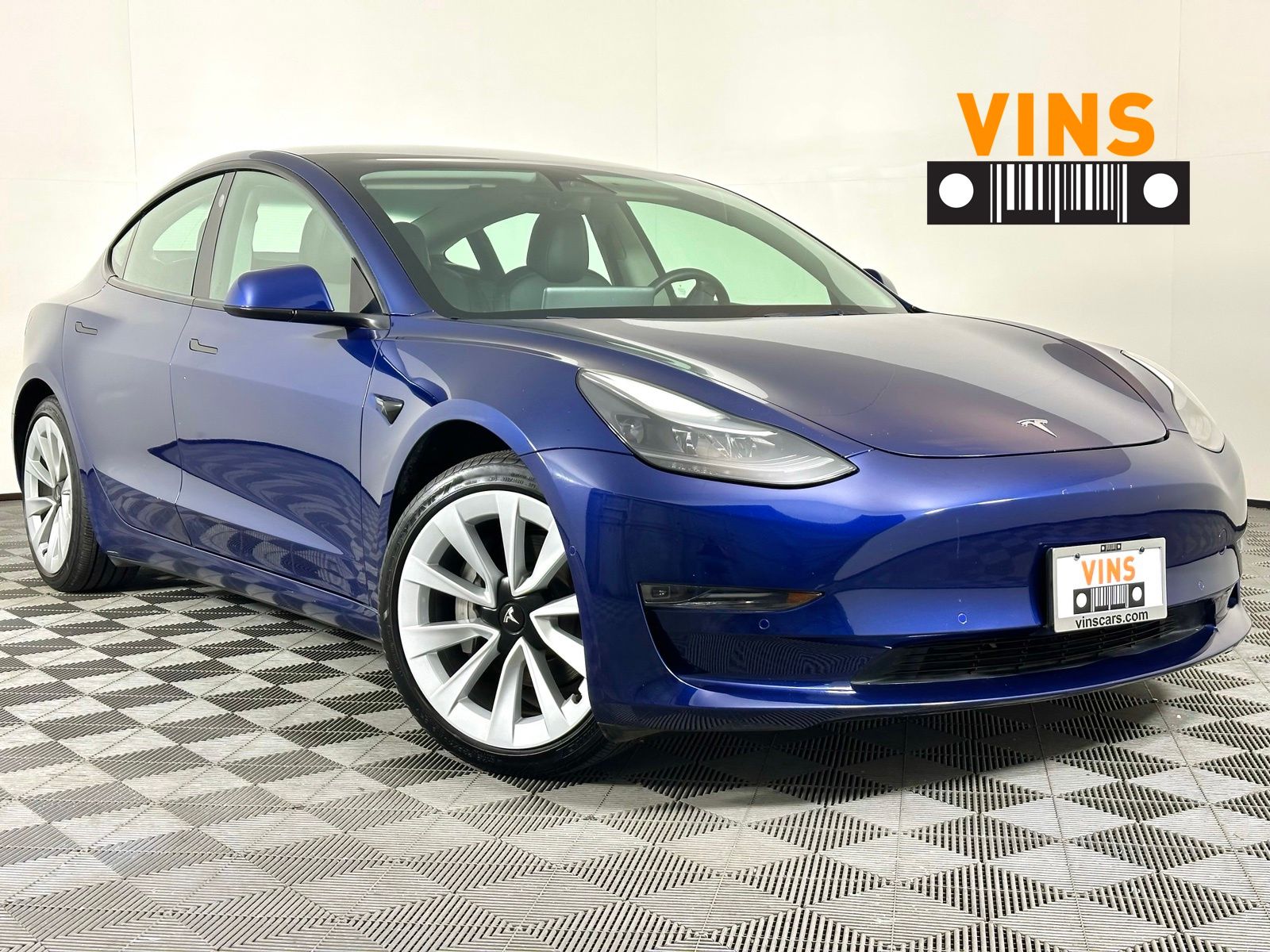 2022 Tesla Model 3 Standard Range Plus's photo