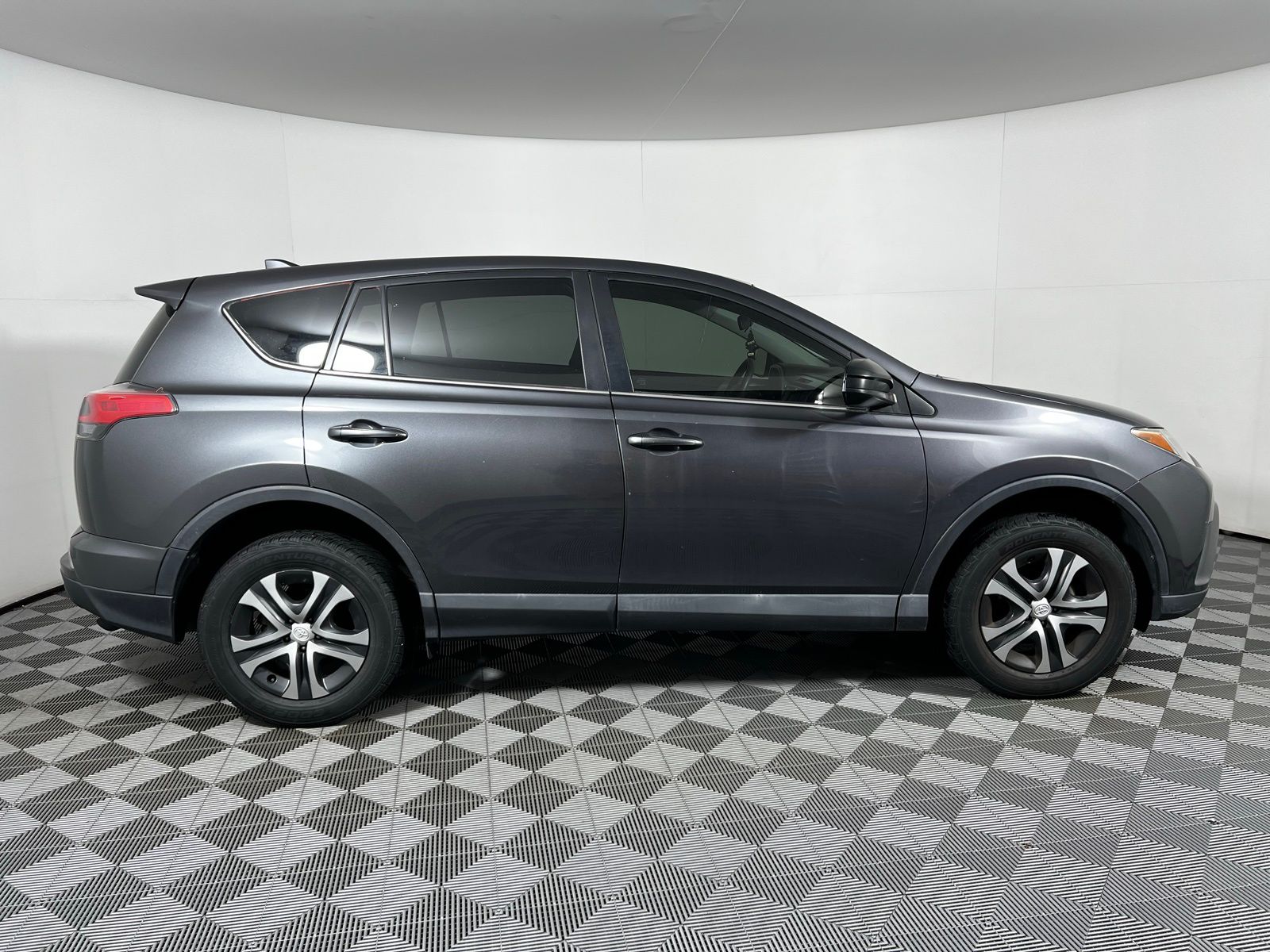 Thumbnail: 2016 Toyota RAV4 - 4