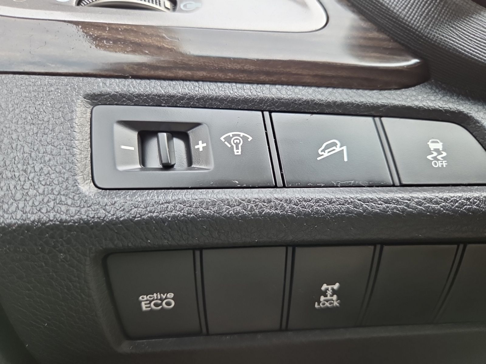 Used 2013 Black Hyundai 2.0L Turbo image 20