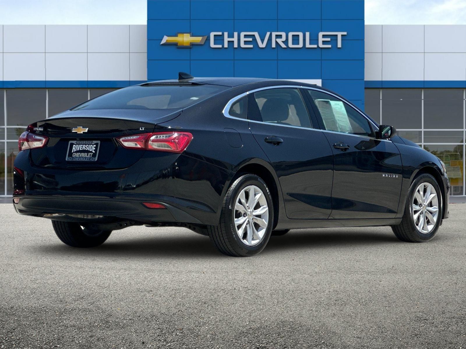 Used 2022 Black Chevrolet LT image 4