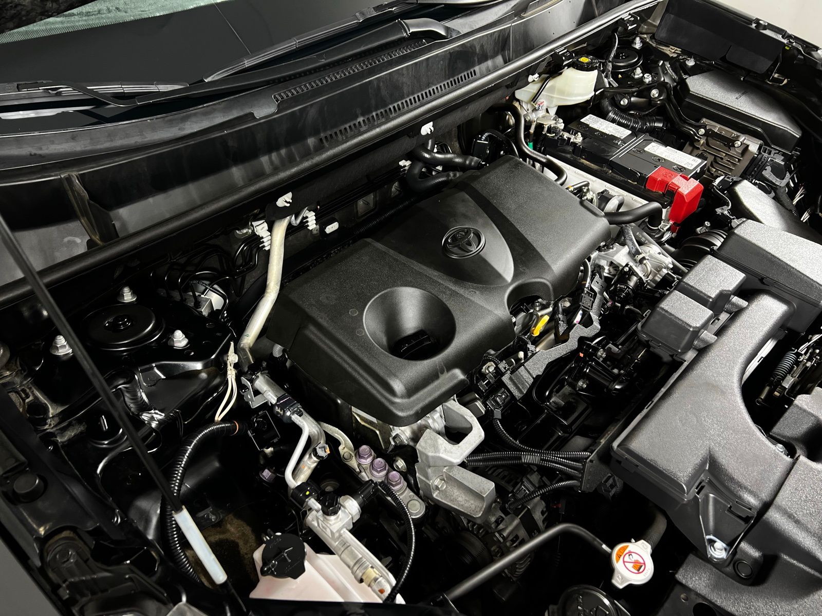 Thumbnail: 2022 Toyota RAV4 - 10